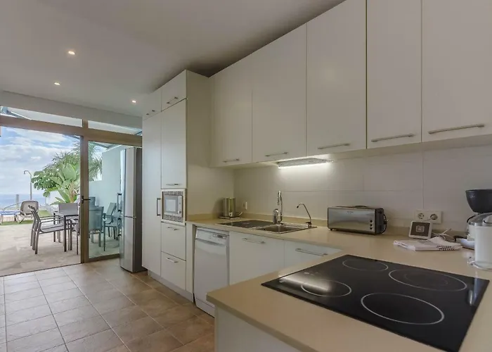 别墅 Isabella, Luxury With Heated Pool Ocean View In Adeje, Tenerife 阿德耶