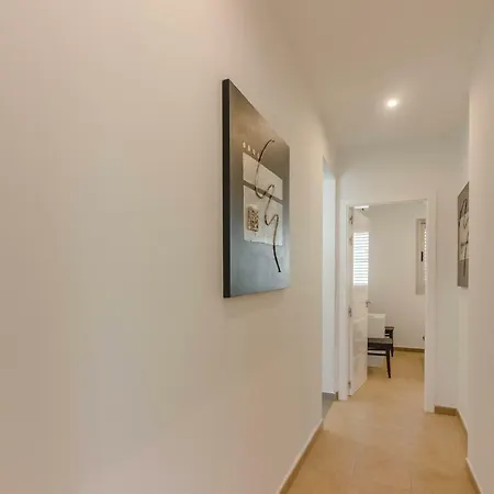 Isabella, Luxury With Heated Pool Ocean View In Adeje, Tenerife Villa *