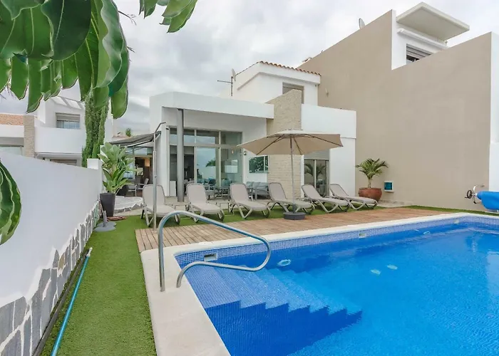 Вилла Isabella, Luxury With Heated Pool Ocean View In Adeje, Tenerife Адехе