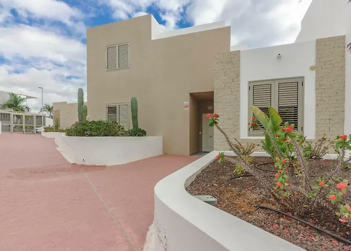 Isabella, Luxury With Heated Pool Ocean View In Adeje, Tenerife *